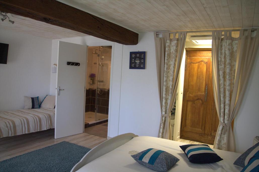 Saint-Ouen-Des-Toits Chambre D Hote La Roussiere المظهر الخارجي الصورة